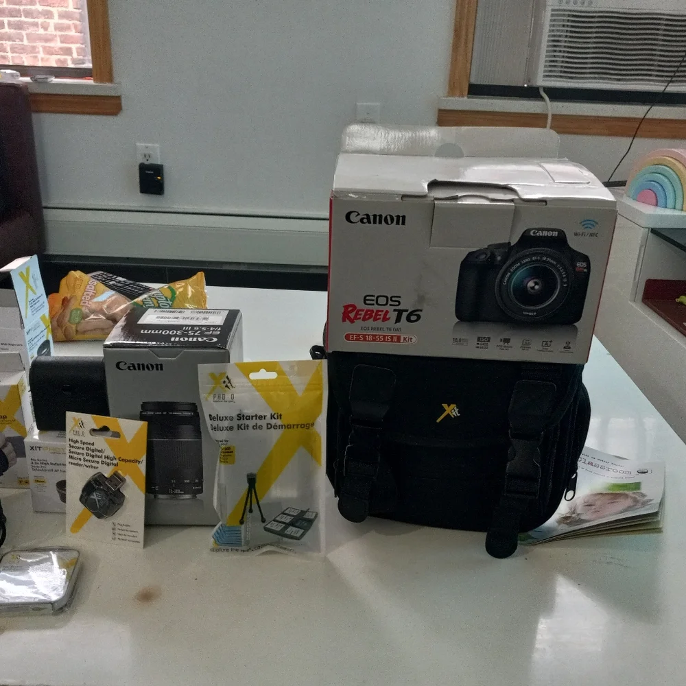 CANON EOS T6 REBEL CAMERA